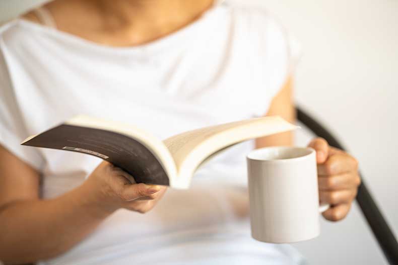 책을 소리내어 읽는 것은 뇌를 깨워 똑똑해질 수 있습니다.